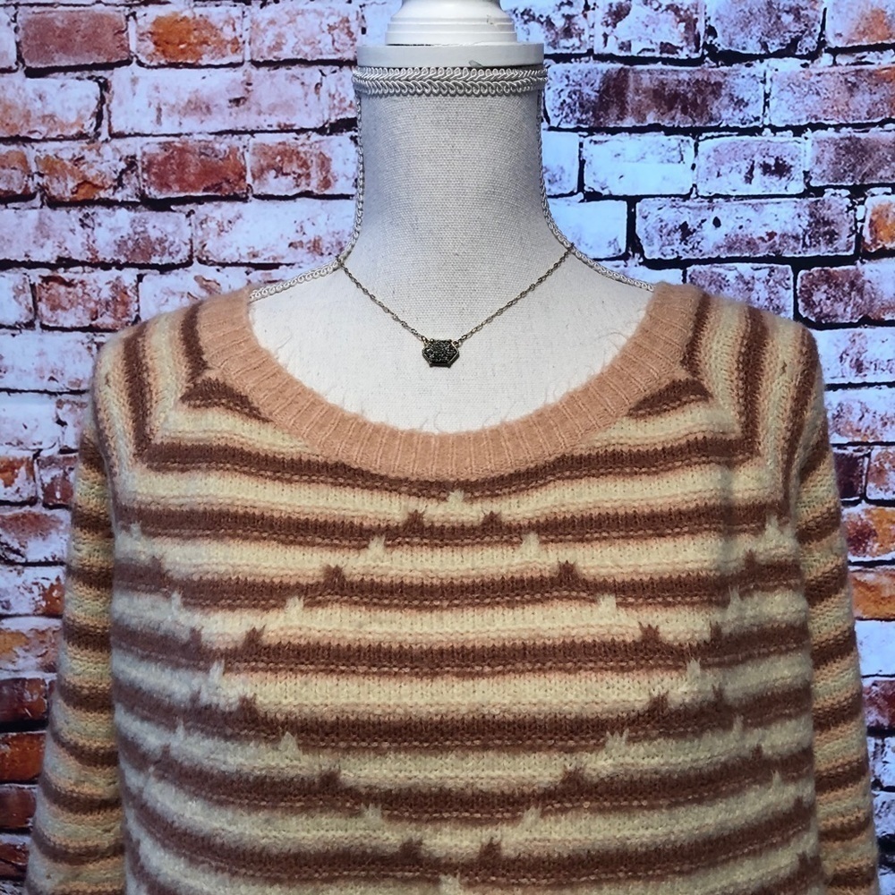 LISTICLE - WOMENS OVERSIZED SWEATER SIZE LARGE - Picture 2 of 10